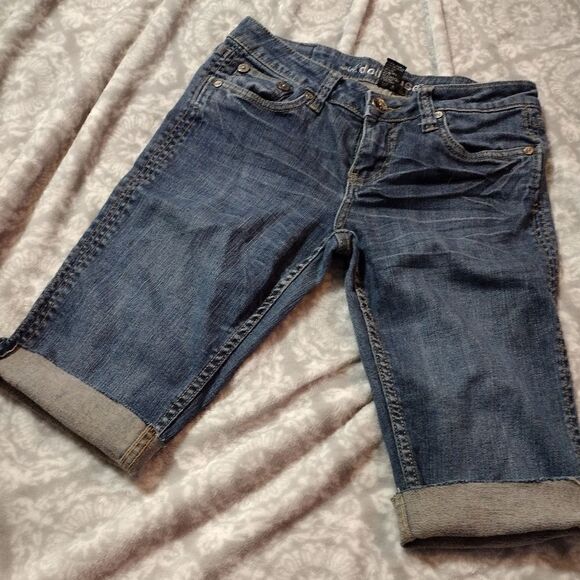 Dollhouse Denim Jeans Junior Size 5 Girls Distressed cut offs. - Picture 1 of 7